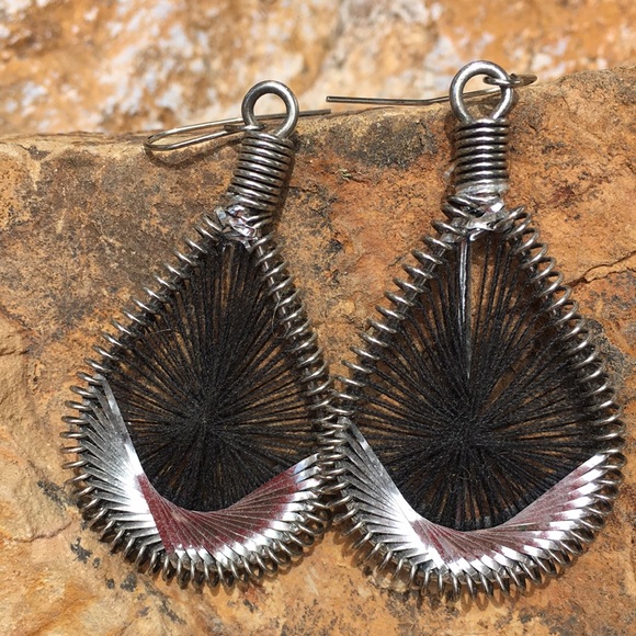 1970’s style hanging earrings… - Picture 1 of 7
